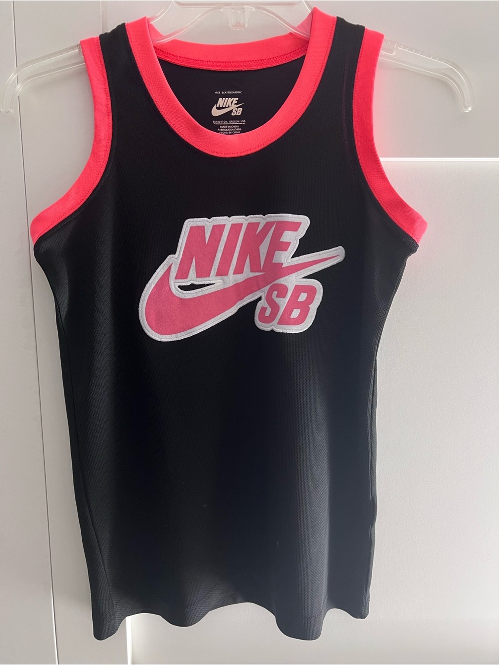 Nike SB tank top black & pink girls size M 10-12